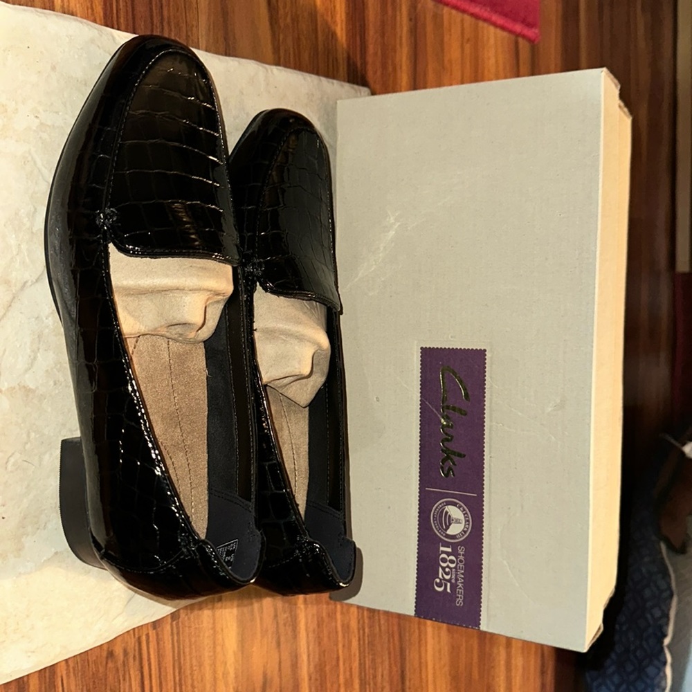 Clarks black croc style size 9 brand new with box